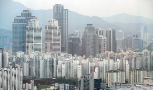 서울 아파트가격이 이번주 0.03% 오르며 10주 연속 상승했다.