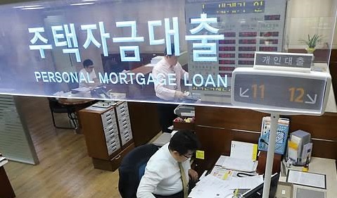 시중은행들이 17일부터 주택담보대출 금리를 일제히 인하한다.