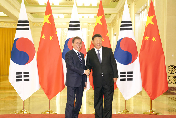 문재인 대통령(좌)과 시진핑 중국 국가주석