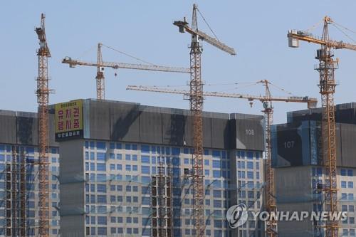 지난 15일부터 공사가 전면 중단된 서울 둔촌주공 재건축 현장 모습