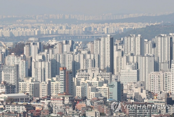 서울 남산에서 바라본 아파트 단지의 모습. 