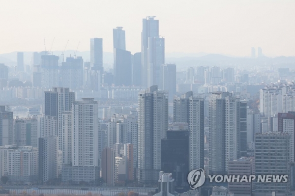 서울 남산에서 바라본 시내 아파트 단지의 모습