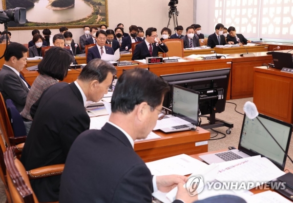 20일 국회에서 농림축산식품해양수산위원회 전체회의가 열리고 있다. 
