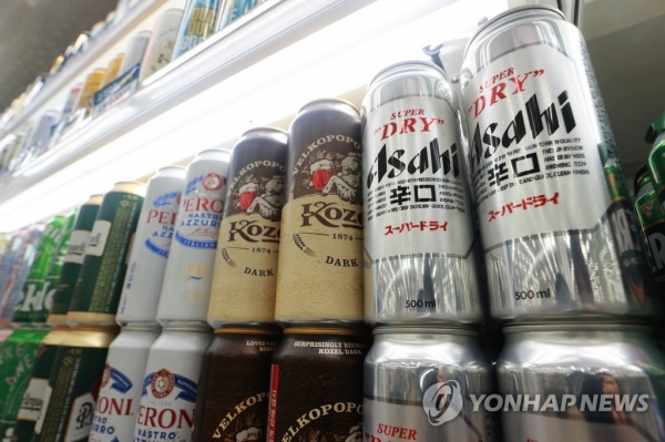 서울시내 한 대형마트에 일본 맥주가 진열되어 있다. 