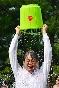 김무성 새누리당 대표 ‘아이스버킷’