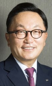 ‘샐러리맨 우상’ 박현주 회장 성공신화와 금융인의 양심