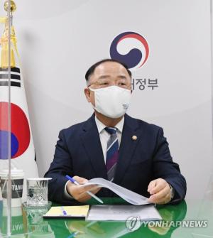 '선별' 원칙 관철한 홍남기 '1승'…전국민 지원금 불씨 남아