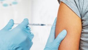 정부, 백신 접종자 ‘5인 이상 모임 금지’ 제외 검토