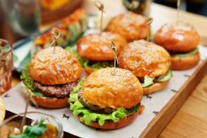 “햄버거 배달 무료?…많이 살수록 손해”…소비자 ‘부글부글’