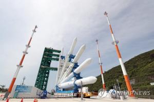 우주강국을 향해…11년만에 모습 드러낸 한국형발사체 '위용'