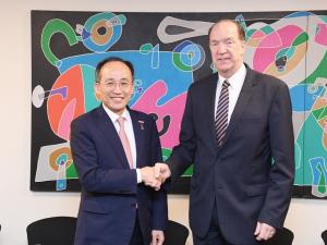 세계은행 총재 "한국경제, 상대적으로 양호…물가억제에 성과"